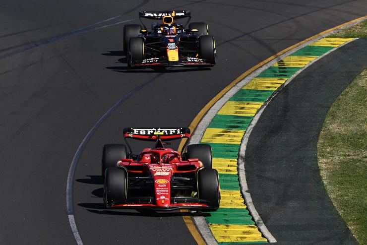 Sainz Ferrari sorpasso Verstappen